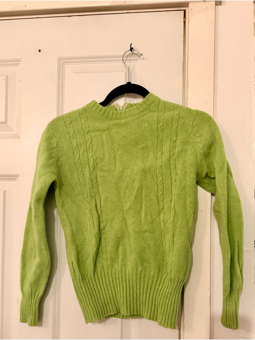 Vintage Wool Classic Cable Knit Women's Sweater - Lime Green